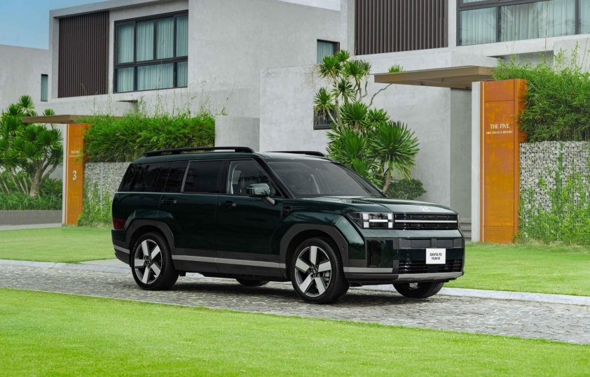 Hyundai Santa Fe Hybrid màu bạc