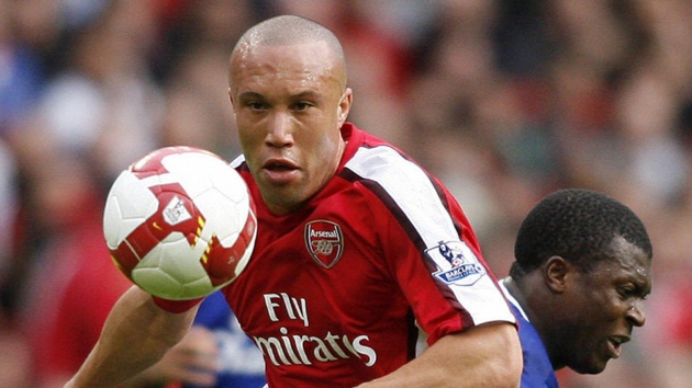 Mikael Silvestre suýt chút nữa gia nhập Man City.