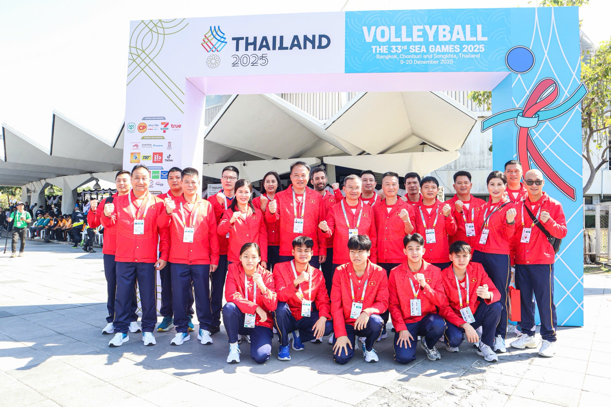 Quốc kì Việt Nam tung bay trên bầu trời Bangkok trong lễ thượng cờ SEA Games 33- Ảnh 7. Quốc kì Việt Nam tung bay trên bầu trời Bangkok trong lễ thượng cờ SEA Games 33- Ảnh 7.