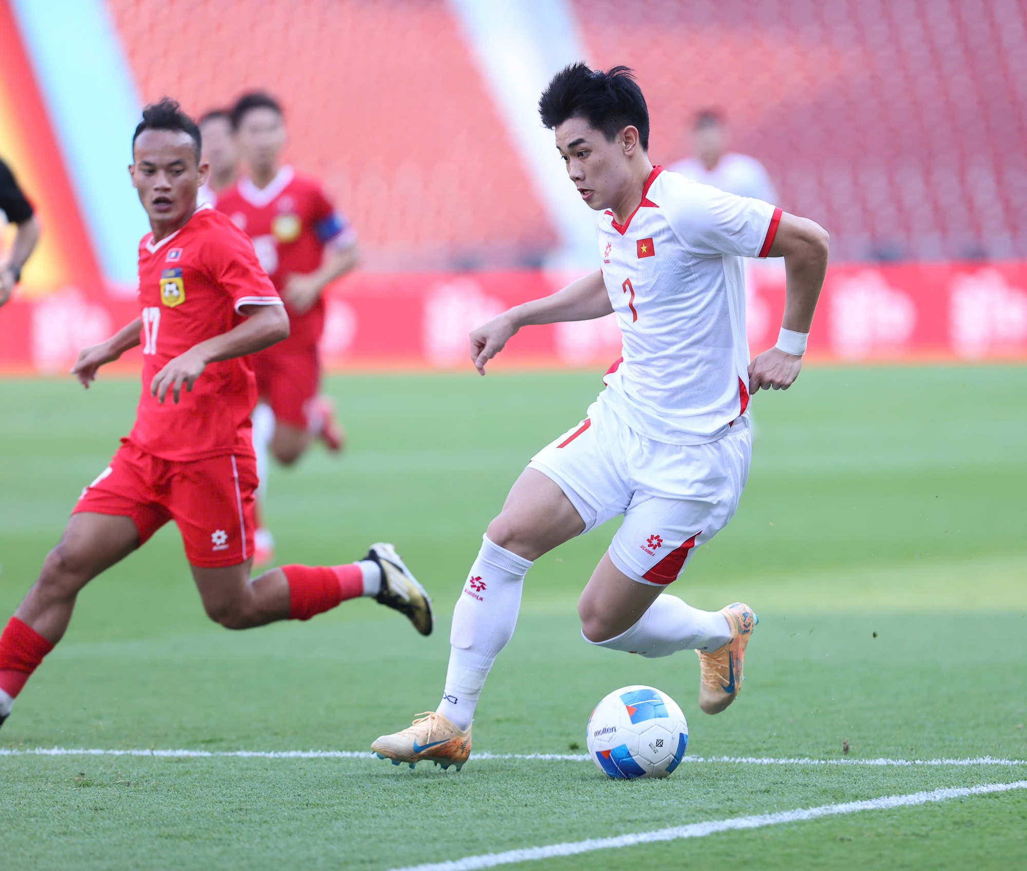 Đình Bắc ghi bàn cho U22 Việt Nam