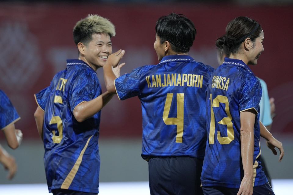 Các cô gái Thái Lan áp đảo hoàn toàn Indonesia Thái Lan áp đảo Indonesia