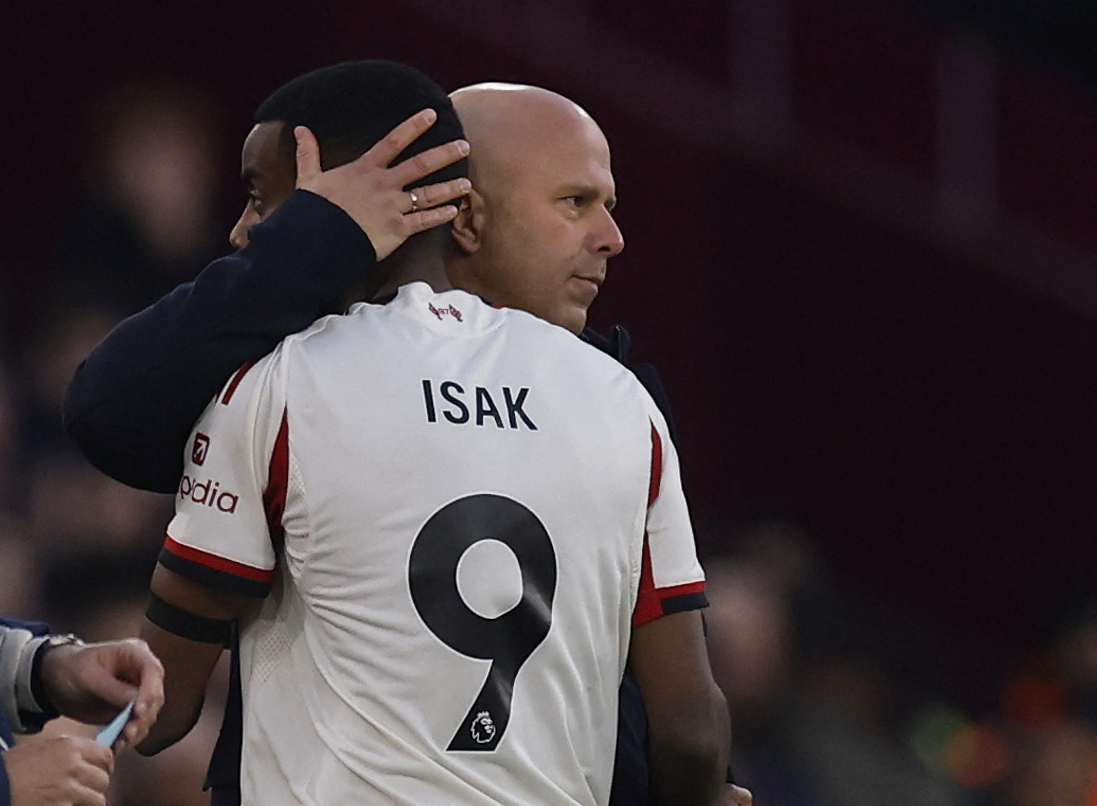Isak có bàn thắng đầu tiên trong màu áo Liverpool tại Premier League Isak có bàn thắng đầu tiên trong màu áo Liverpool tại Premier League