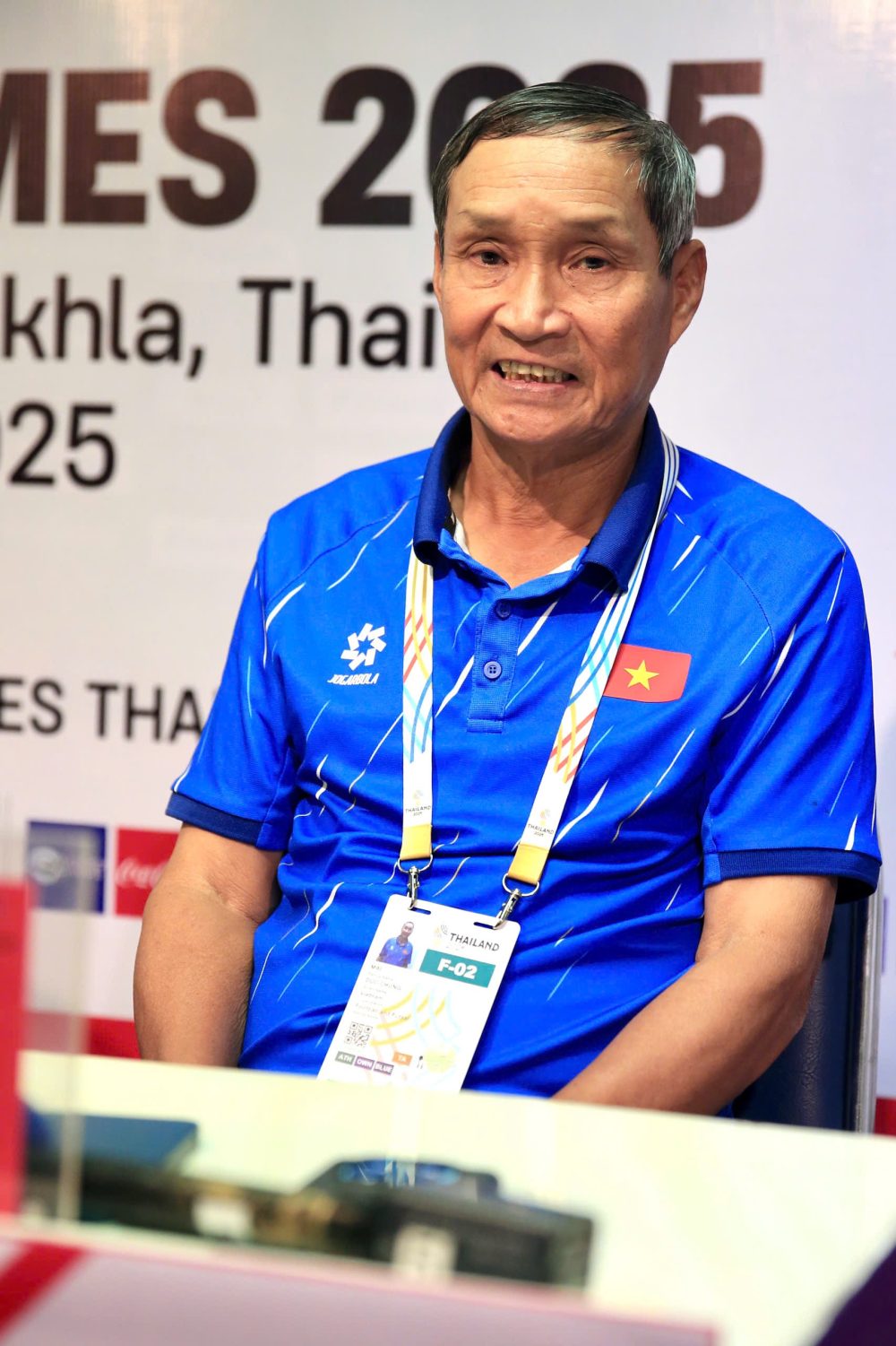 HLV Mai Đức Chung tham dự họp báo trước trận đấu