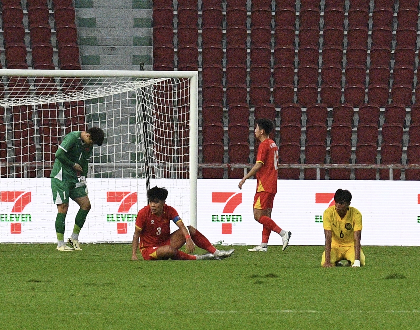 Nỗi buồn của cầu thủ U22 Malaysia sau trận thua