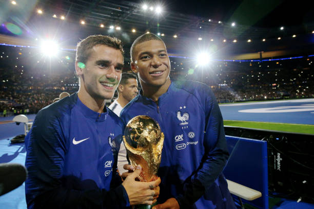 Kylian Mbappe và Antoine Griezmann, hai ngôi sao hàng đầu của tuyển Pháp ở World Cup 2018. Mbappe Griezmann WC2018