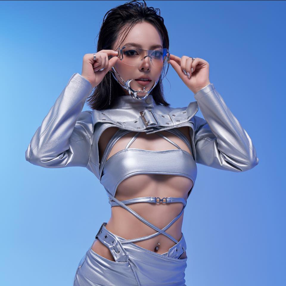 Hoa khôi bắn súng 2k4 mang hàm Thượng úy gây bất ngờ với diện mạo đời thường đẹp như hoa hậu.