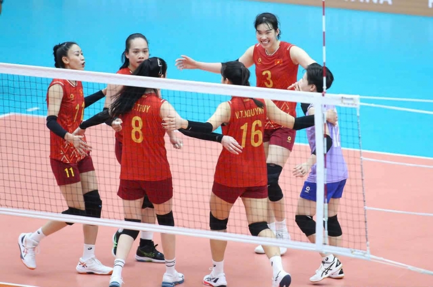Cầu thủ tuyển nữ Việt Nam tập trung thi đấu