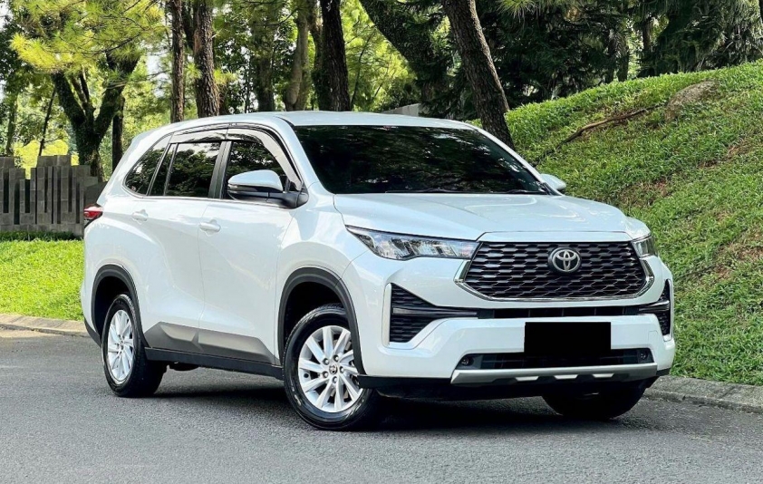 nội thất đơn giản Innova Cross 2.0G