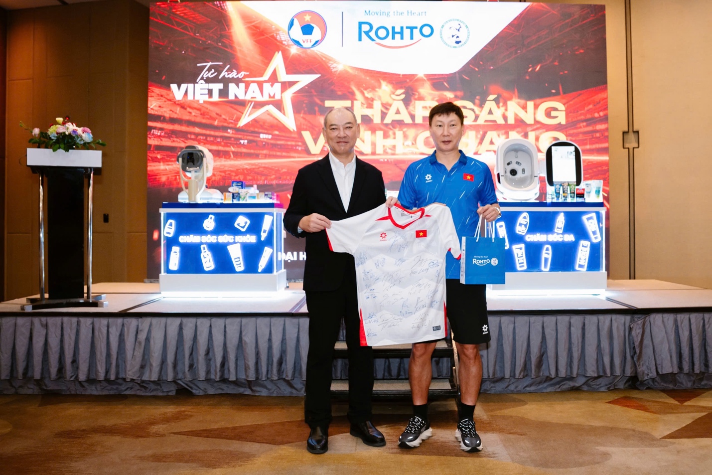 Thắp lửa tinh thần cho đội tuyển U22 chinh phục SEA Games 33 - Ảnh 3. Rohto cam kết đồng hành lâu dài cùng bóng đá Việt Nam