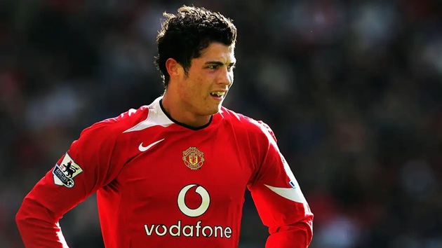 Ronaldo từng suýt đến Chelsea thay vì MU. Ronaldo từng suýt đến Chelsea thay vì MU.