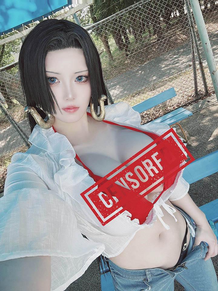 Coser khiến fan “no mắt” khi hóa thân thành các nhân vật trong One Piece- Ảnh 3.