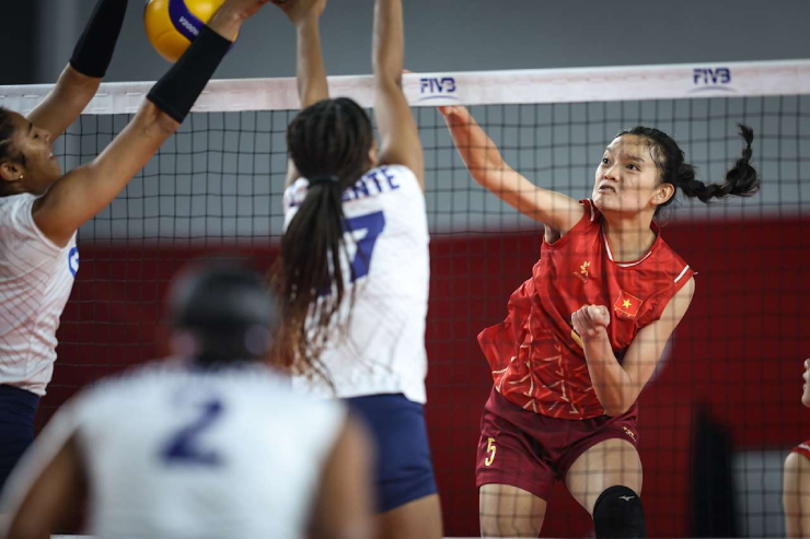 Ánh Thảo (áo đỏ) là một trong những VĐV xuất sắc nhất của U21 Việt Nam dự giải vô địch thế giới năm 2025