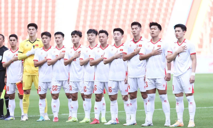 Cầu thủ U22 Việt Nam hát quốc ca không có nhạc nền