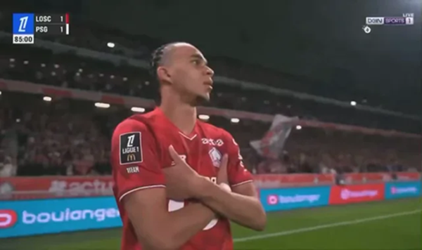 Ethan Mbappe ghi bàn gỡ hòa cho Lille vào lưới PSG Ethan Mbappe ăn mừng bàn thắng