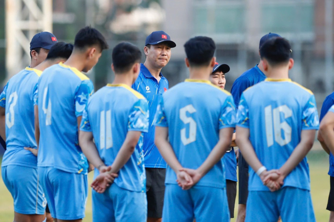 U22 Việt Nam tập luyện chăm chỉ ở Bangkok