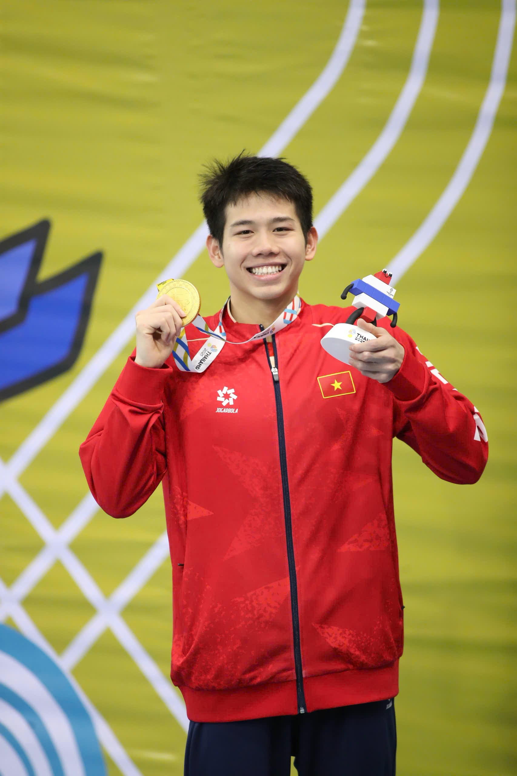 Quang Thuấn hạnh phúc với tấm HCV SEA Games cá nhân đầu tiên trong sự nghiệp.