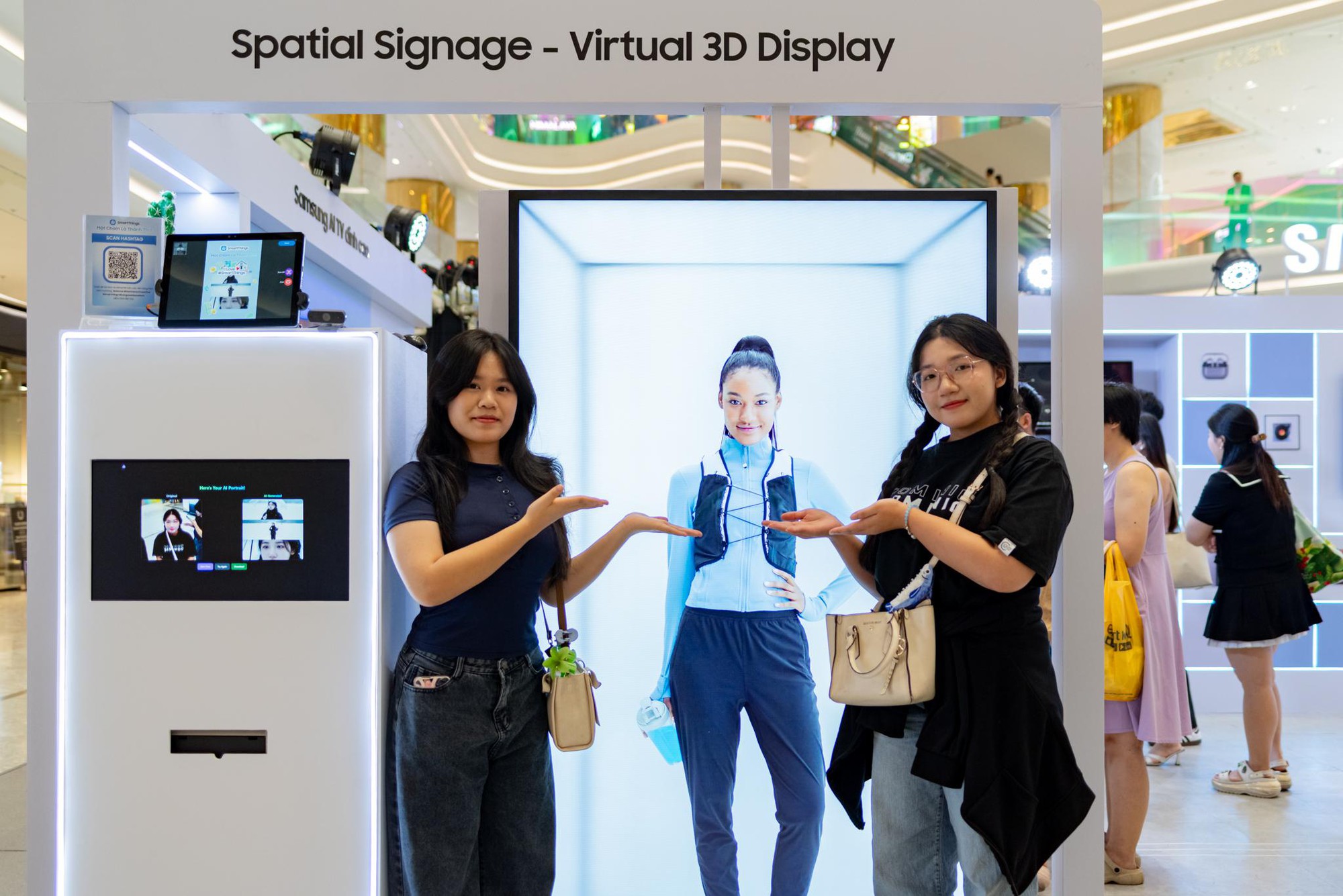 Thiết kế mỏng nhẹ của màn hình Spatial 3D