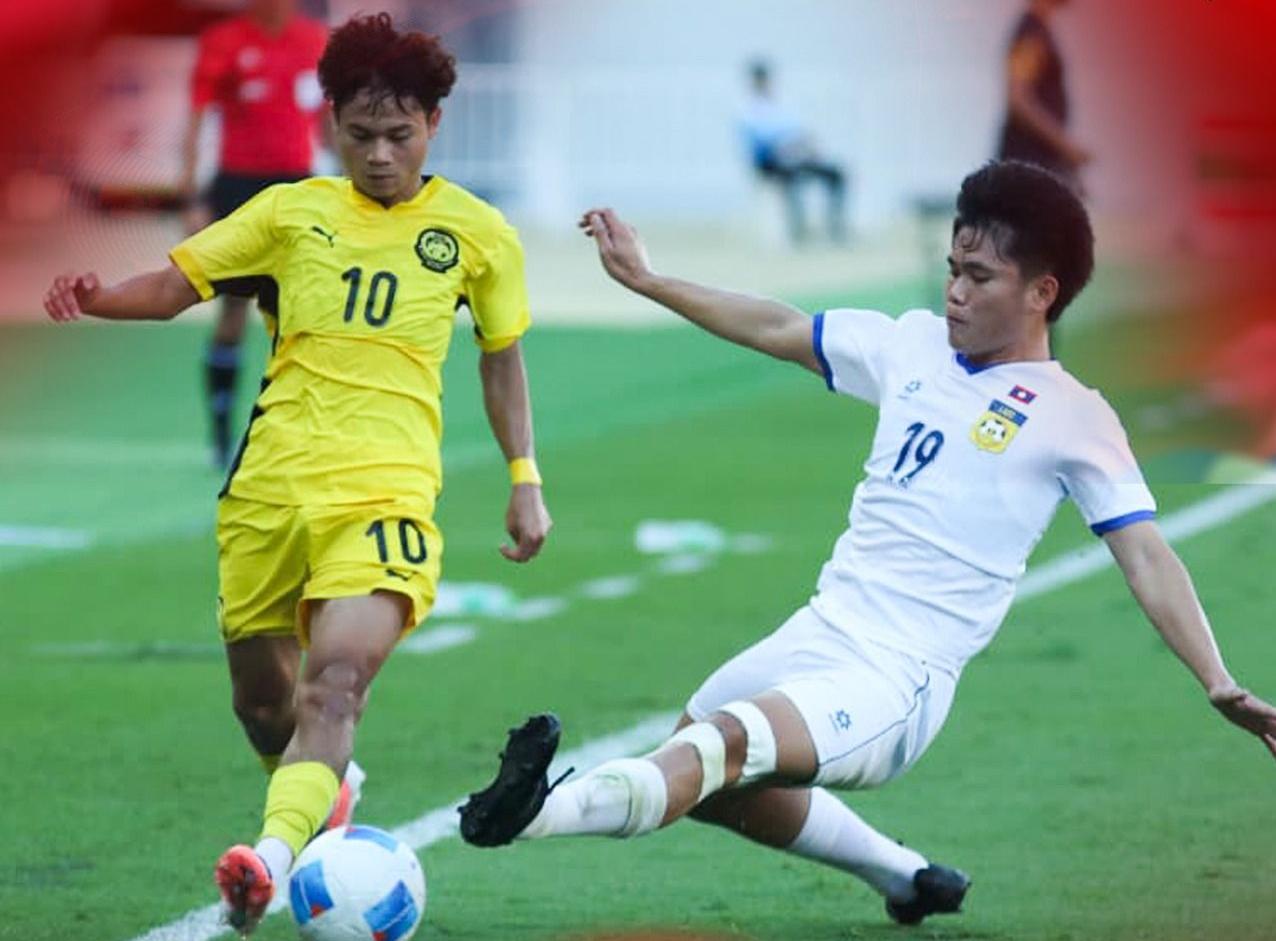 - Ảnh 1. U22 Lào chơi ăn miếng trả miếng trước U22 Malaysia trong 2/3 thời gian trận đấu.