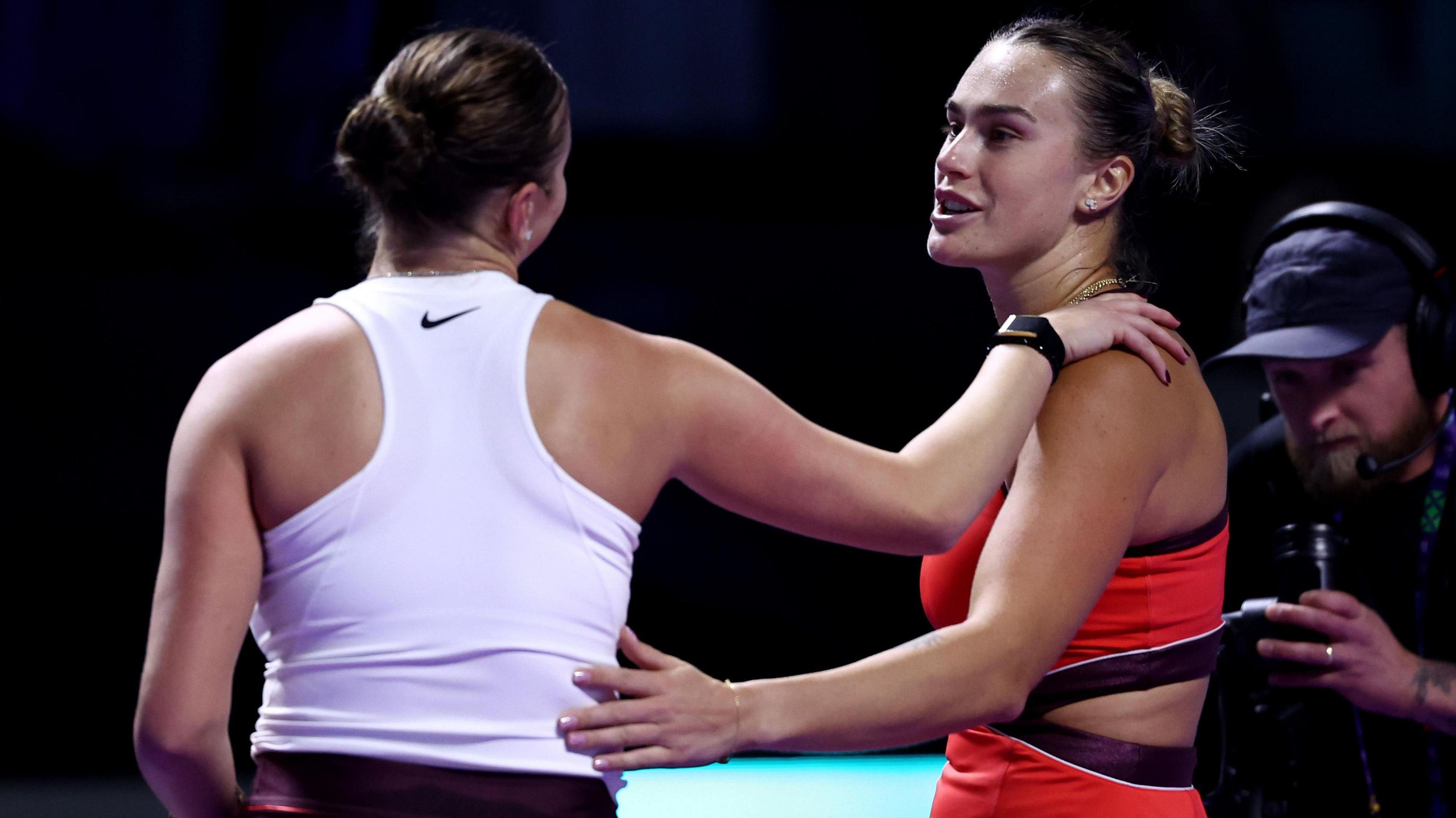 Tay vợt nữ vừa thách đấu cựu á quân Wimbledon đơn nam lọt vào chung kết WTA Finals - Ảnh 1.