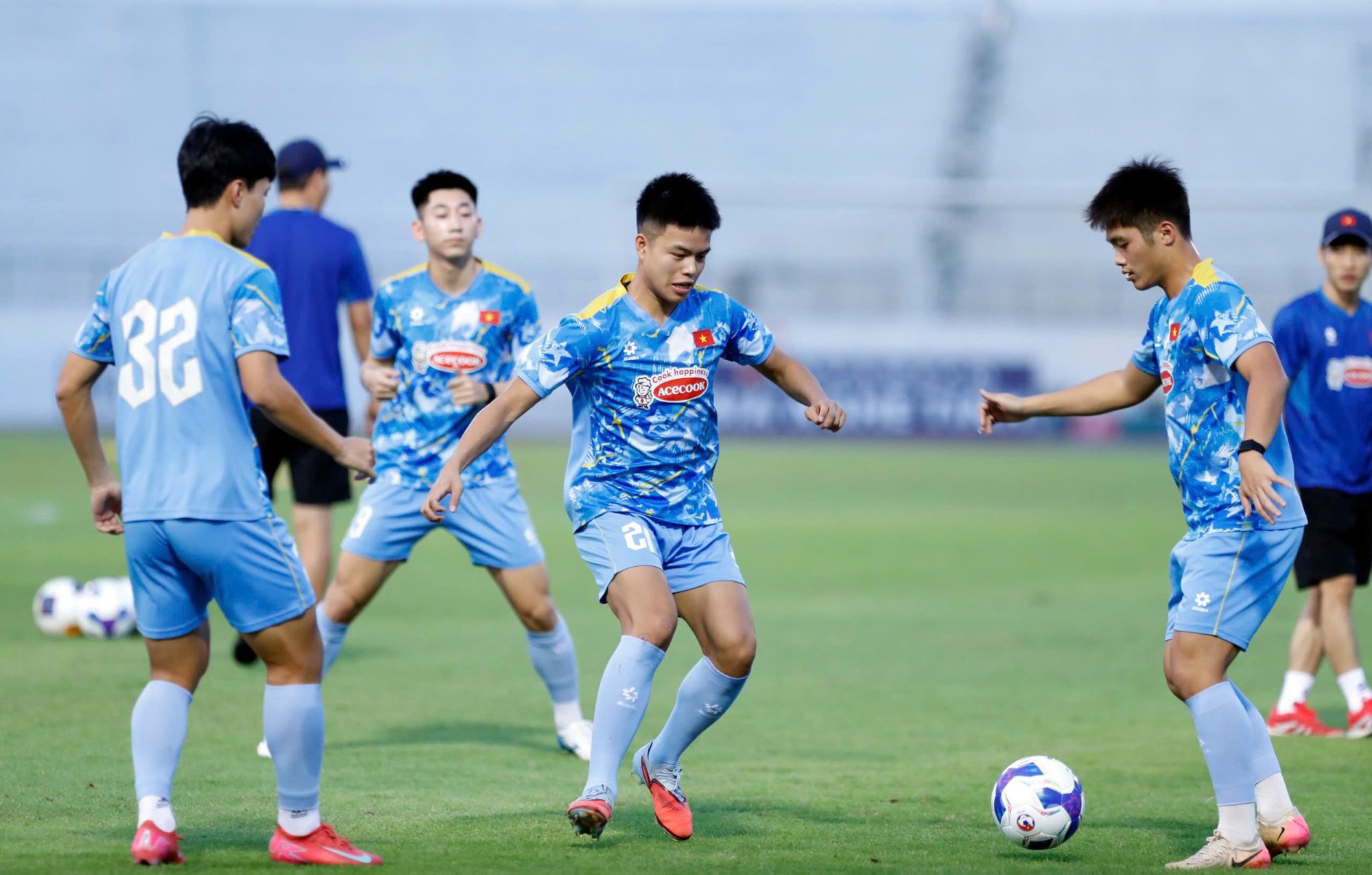 U22 Việt Nam chốt danh sách dự SEA Games: HLV Kim Sang-sik gạch tên cầu thủ Việt kiều trị giá 10 tỷ - Ảnh 1. Trần Thành Trung chia tay U22 Việt Nam