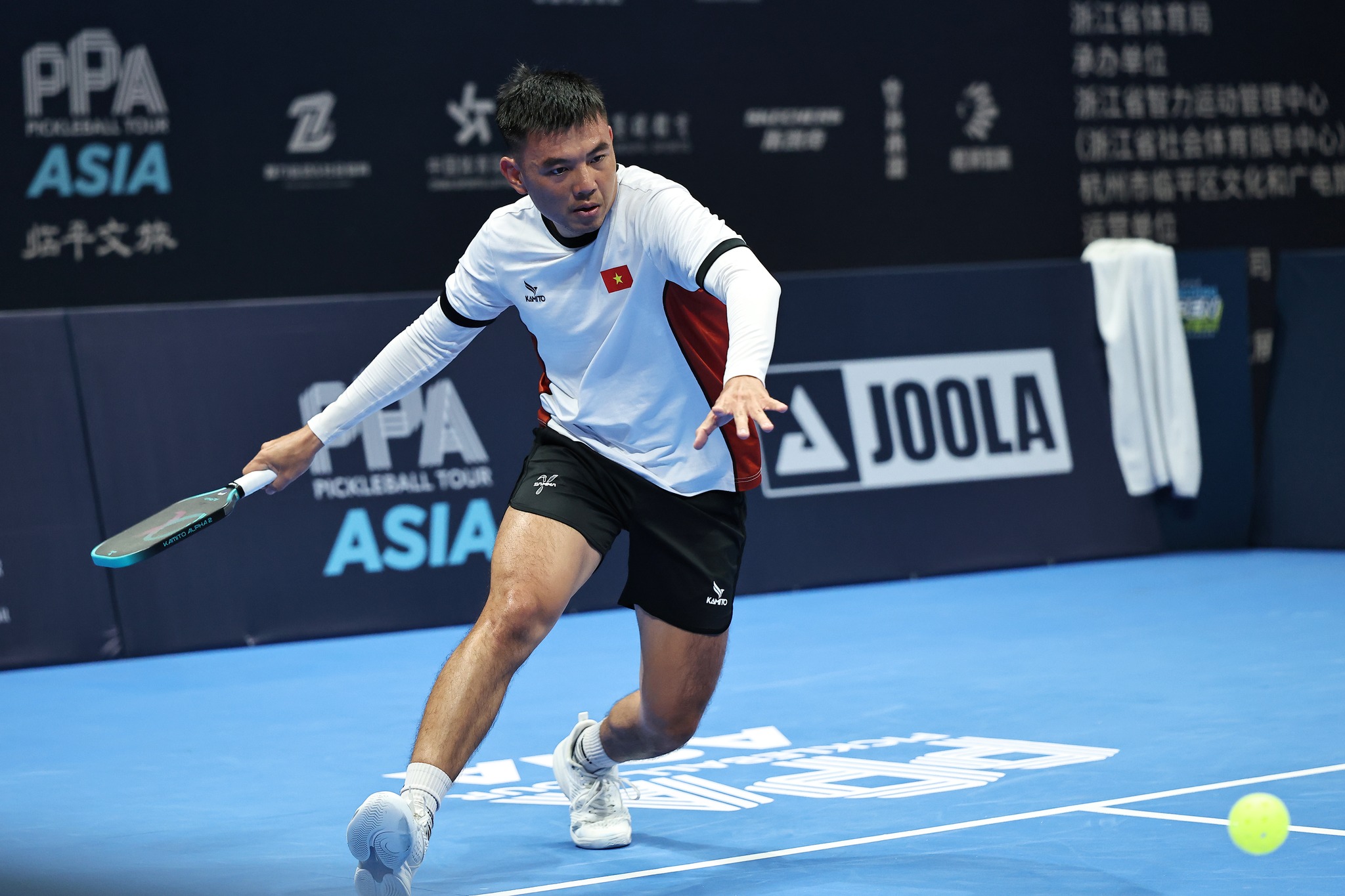 Hoàng Nam trên sân pickleball