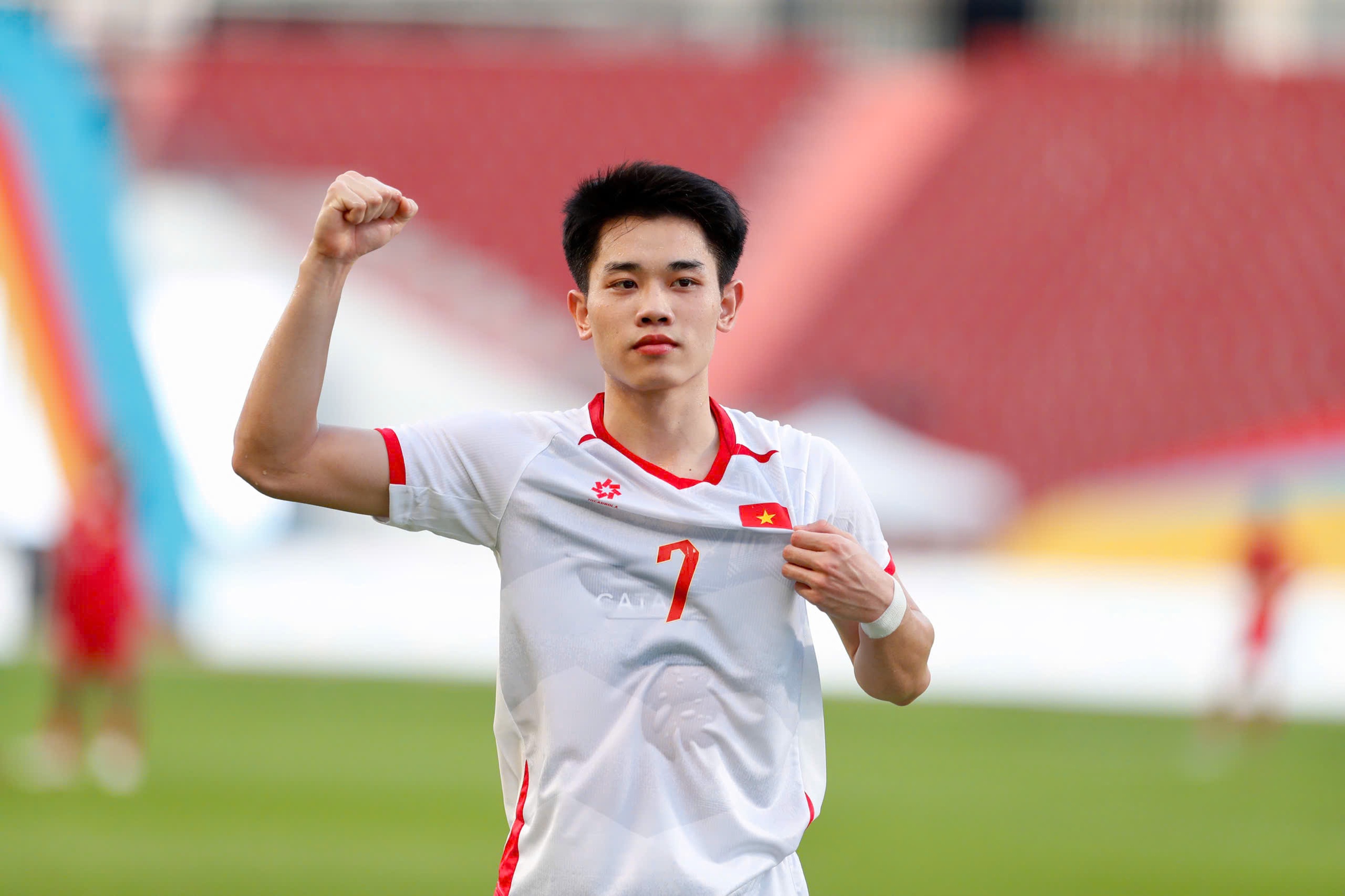 Lượt trận đầu bảng B, U22 Việt Nam 2-1 U22 Lào: Đình Bắc giúp U22 Việt Nam vượt khó - Ảnh 1. Trong ngày U22 Việt Nam gặp khó trước U22 Lào, Đình Bắc đã toả sáng kịp thời với cú đúp bàn thắng để giúp U22 Việt Nam khởi đầu thắng lợi.