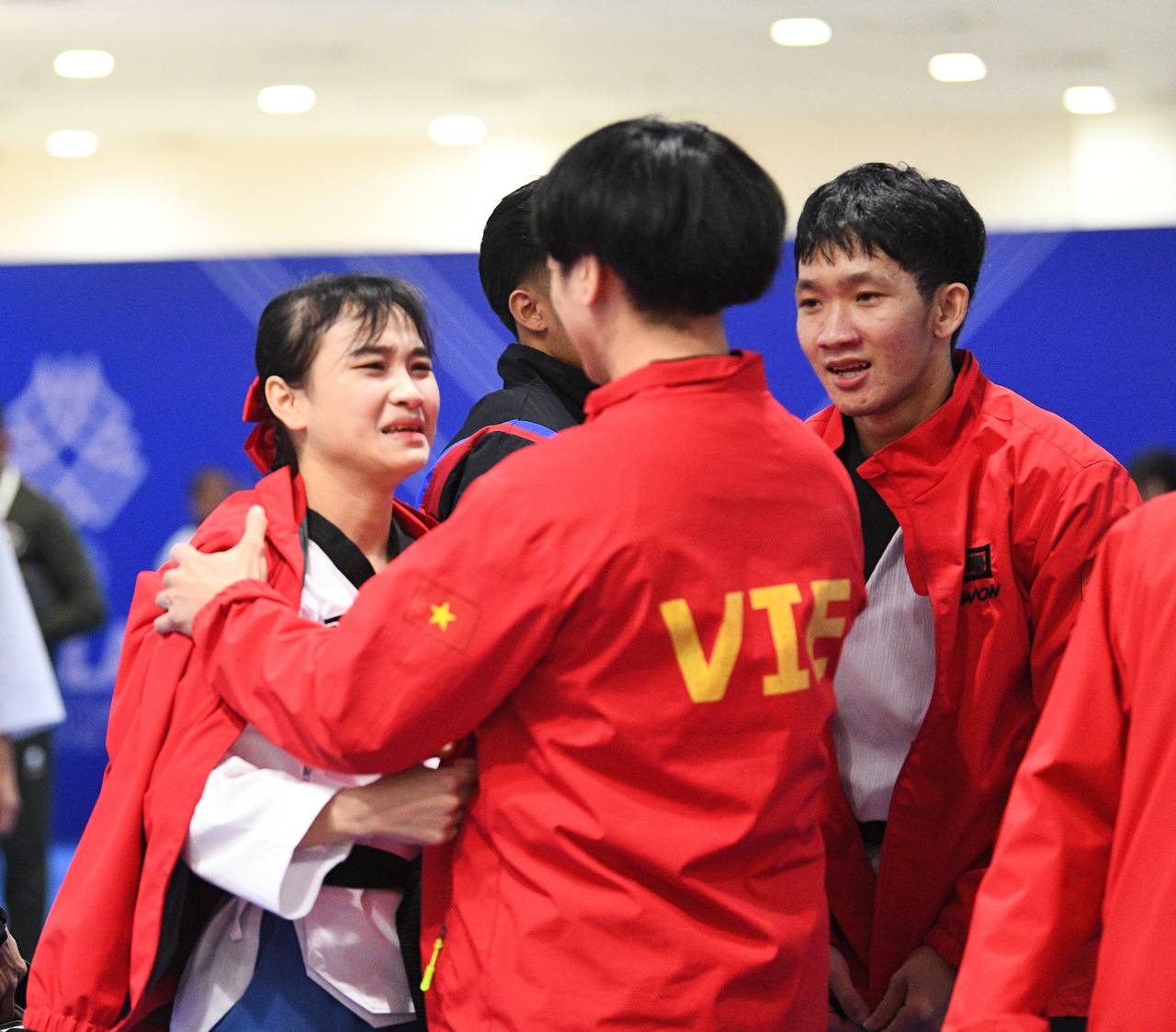 Kim Hà bật khóc trong khu kỹ thuật