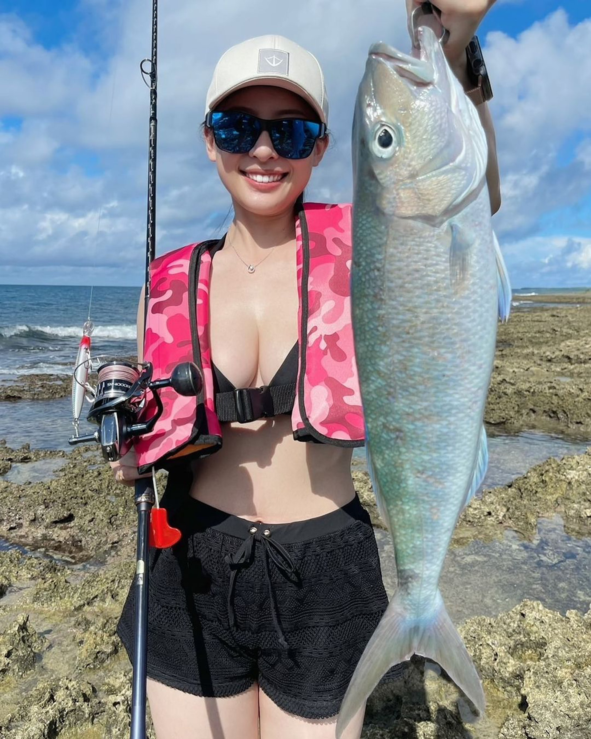 photo-1765351661985