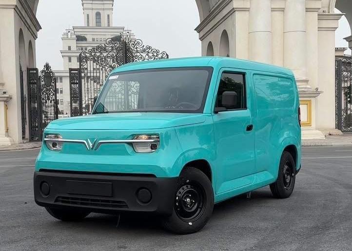 Xe tải điện EC Van chuẩn bị bàn giao