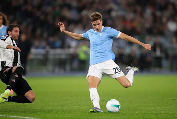 Basic ghi bàn đẹp mắt giúp Lazio chiến thắng Bàn thắng của Basic cho Lazio