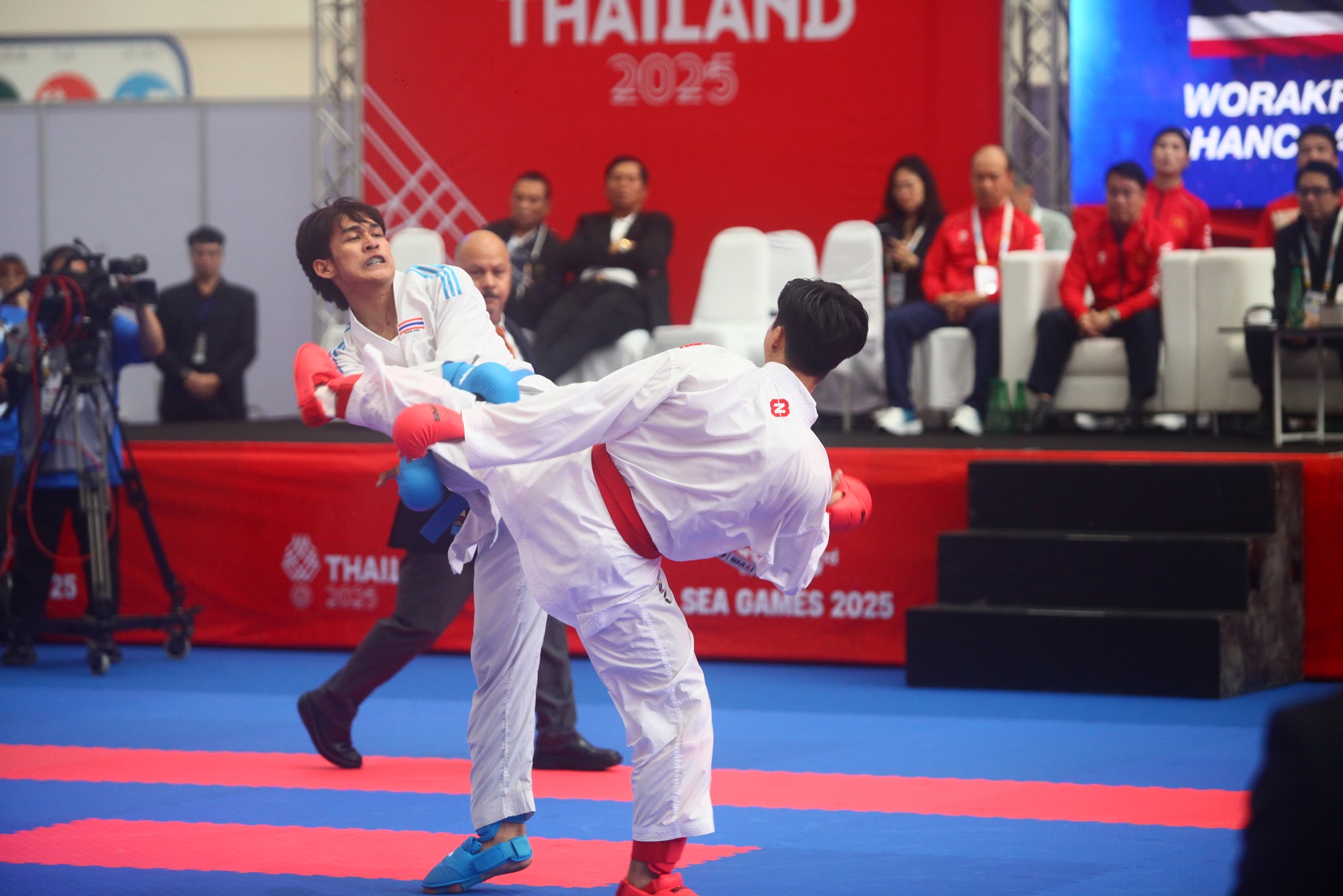 Đối thủ Thái Lan cố gắng phản công nhưng không thành