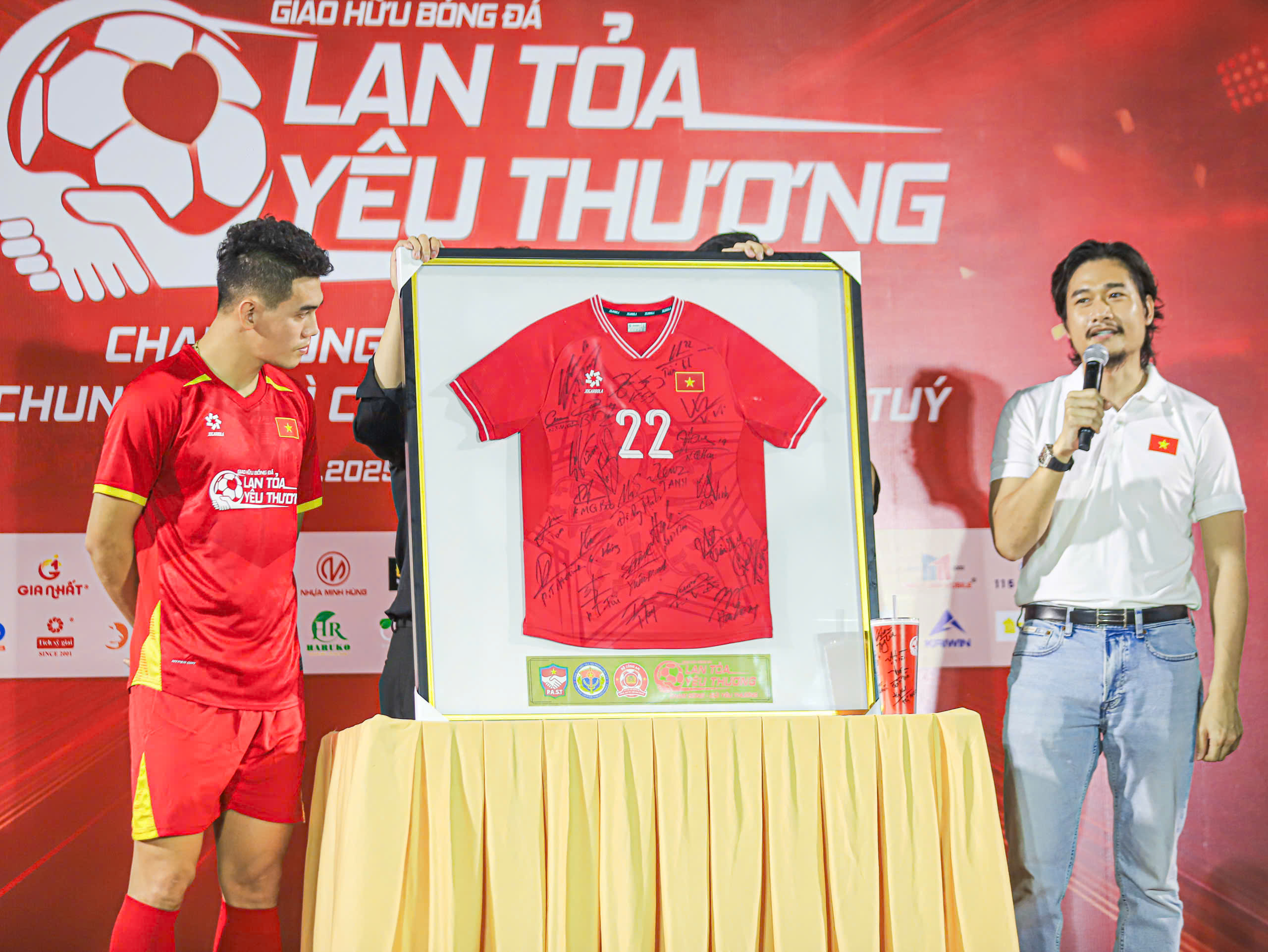 Tiến Linh cùng dàn sao quyên góp gần 1,2 tỷ đồng để "Lan tỏa yêu thương 2025" - Ảnh 5.