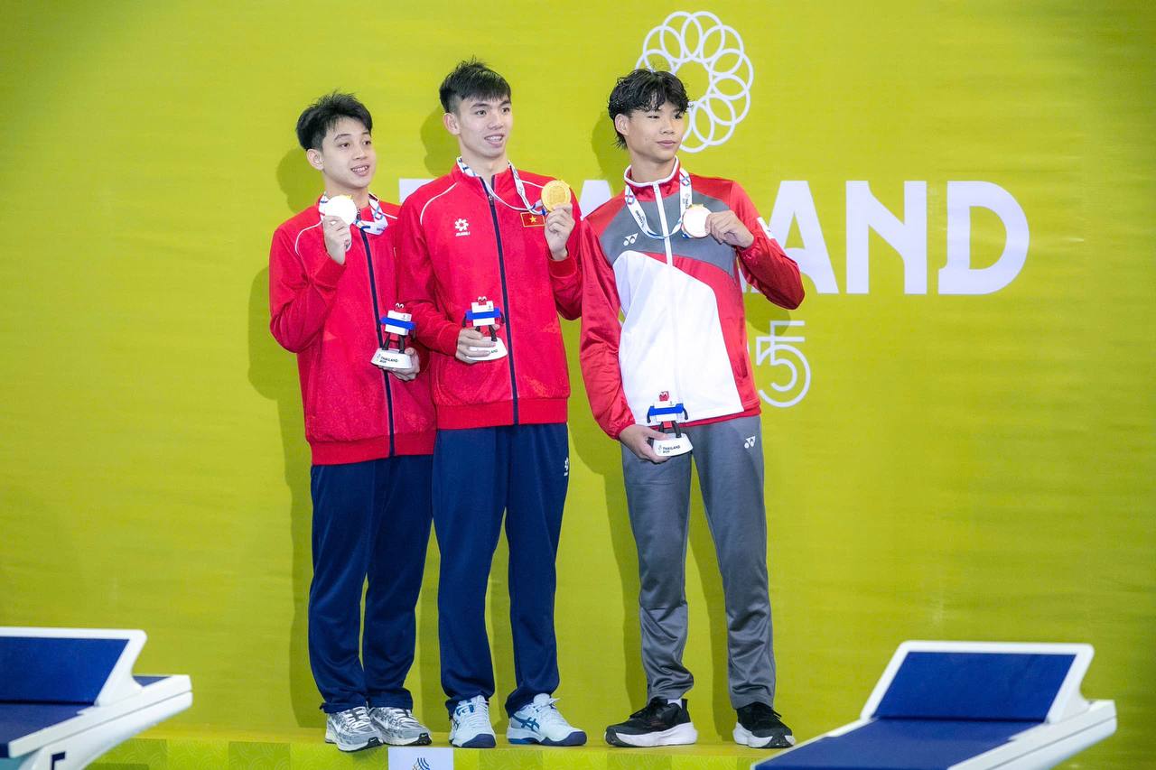 Huy Hoàng và Mai Trần Tuấn Anh cùng nhau giành huy chương