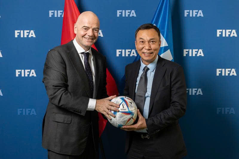 Tin nóng bóng đá Việt hôm nay 5/12: Chủ tịch VFF dự lễ bốc thăm World Cup 2026; Xuân Son hào hứng sau hat-trick cho CLB Nam Định - Ảnh 1.