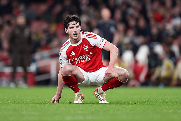 Declan Rice gặp phải chấn thương. Declan Rice bị đau bắp chân