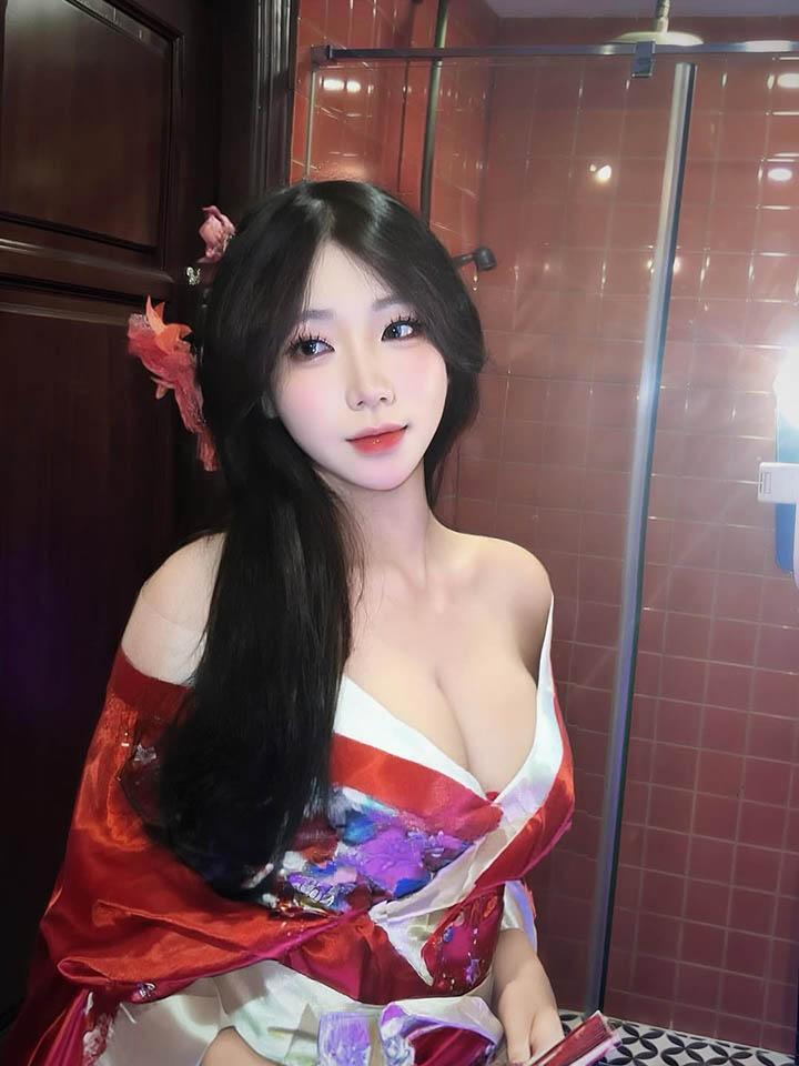 Ling diện trang phục ôm sát tôn dáng quyến rũ