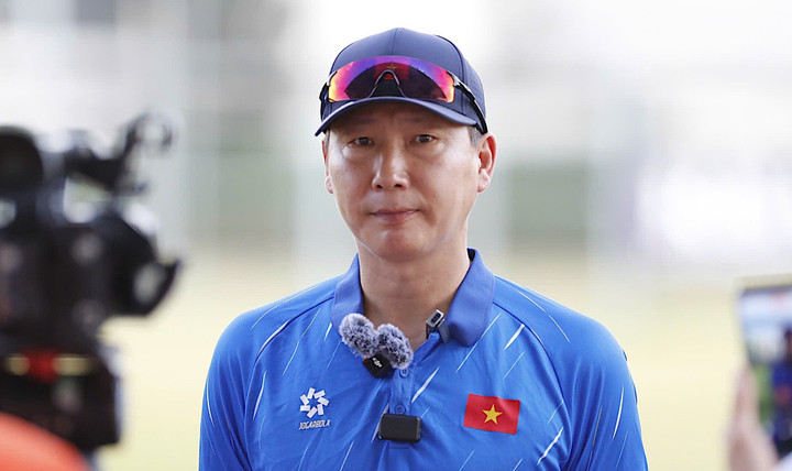 HLV Kim Sang-sik trả lời phỏng vấn