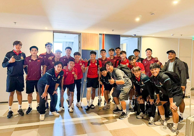 Đội tuyển U22 Việt Nam thăm hỏi thủ quân U22 Lào